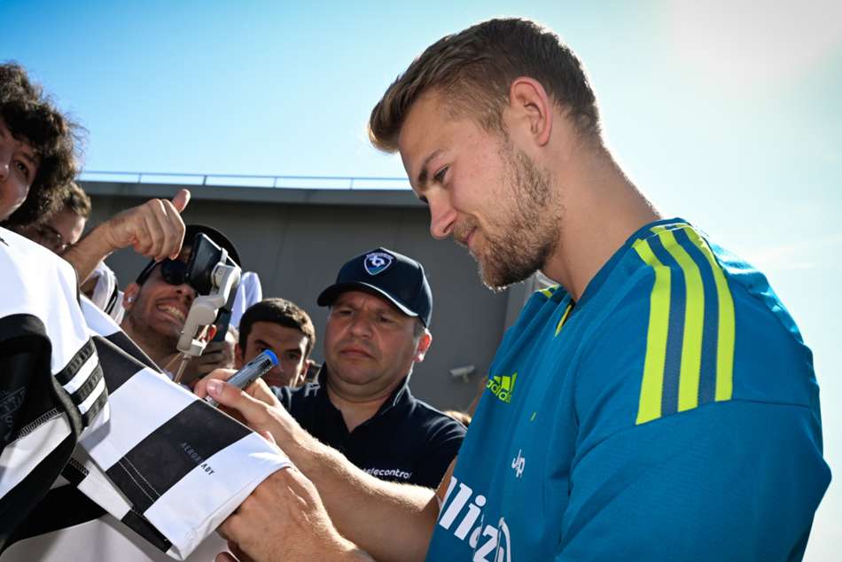 Pogba Cut Above Juventus Plan Replacement For De Ligt Bayern Transfer Talks