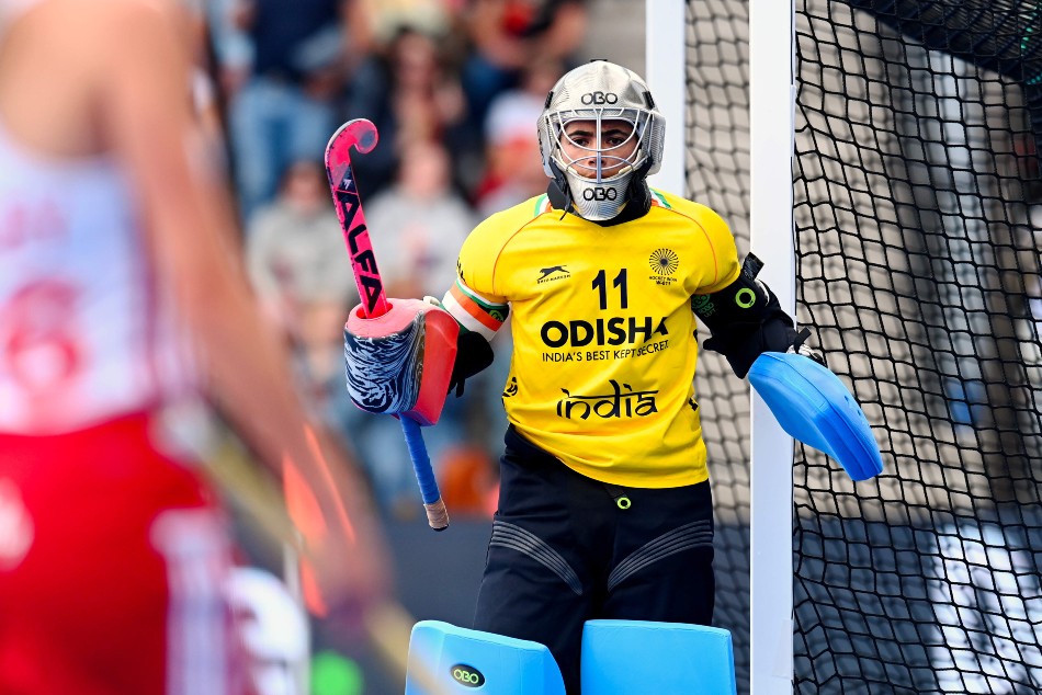 Determined To Turn Our Form Around Savita As Indian Women S Hockey Teams Depart Commonwealth Games