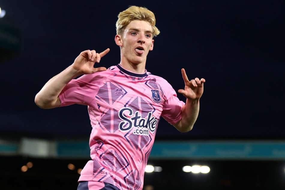 Moves For Reported Chelsea Forward Targets Gordon And Zaha Ruled Out