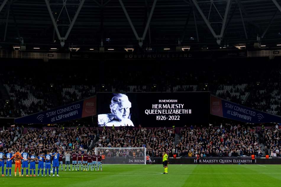 Premier League fixtures to feature minute's silence and national anthem following Queen's death