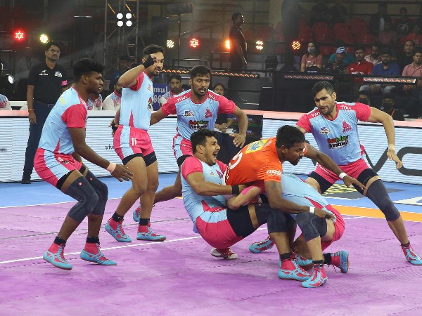 Pkl Jaipur Pink Panthers Vs Gujarat Giants Rahul Arjun Shine As Panthers Record Hat Trick Of Wins