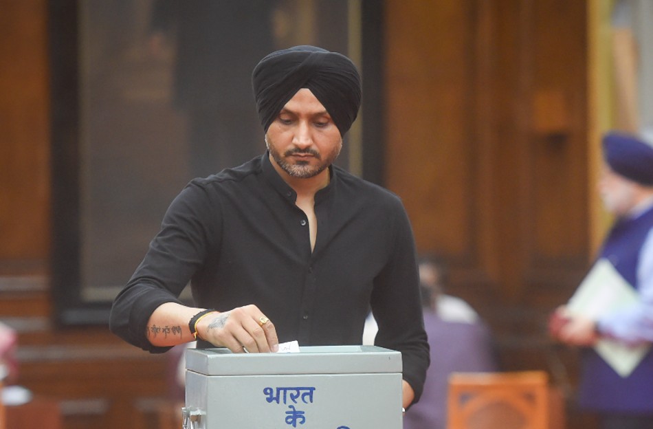 Harbhajan Singh Writes To Pca Members Alleges Illegal Activities By Office Bearers