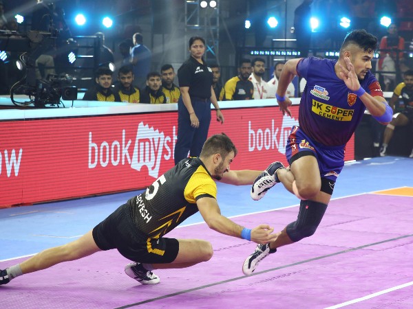 Pkl Naveen Has Been Giving Confidence To Other Players Dabang Delhi Coach Krishan Hooda