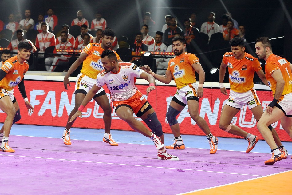 Pkl Parteek Dahiya Powers The Gujarat Giants To Victory Over Puneri Paltan