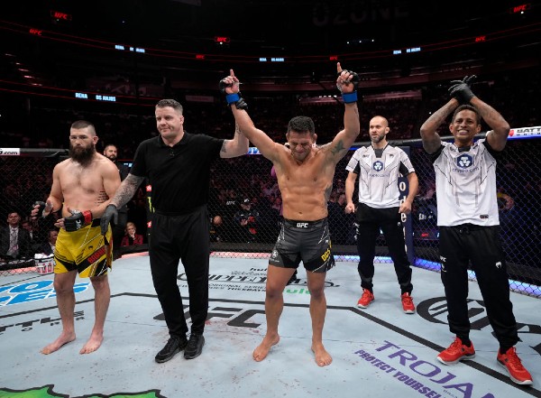 Co-main event: Dos Anjos surges in rankings with submission win