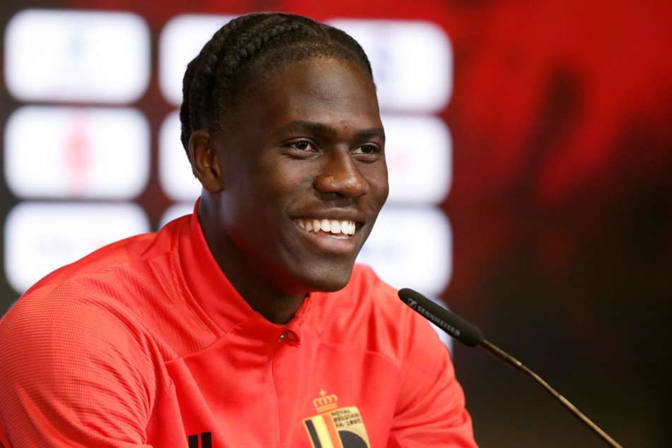 Rumour Has It Chelsea Turn Attention To Unsettled Everton Midfielder Onana