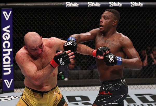 Main Event: Hill dominates Teixeira