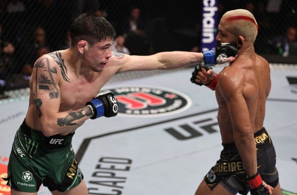 Co-main Event: Moreno forces doctor stoppage