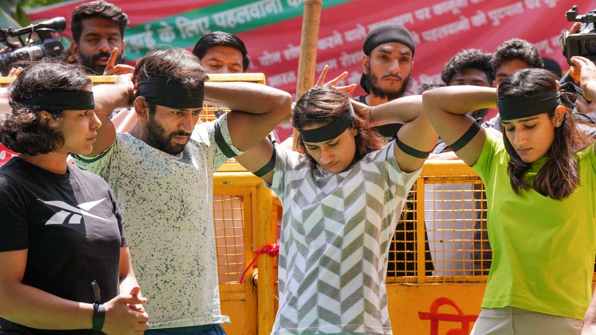 Wrestlers Protest Wear Black Band Calls It Black Day