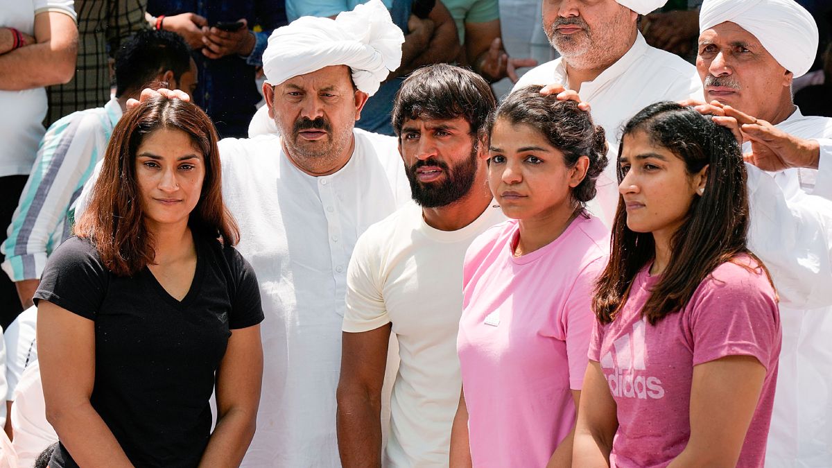 Wrestlers Protest Mahapanchayat Muzaffarnagar June 1 Announces Naresh Tikait