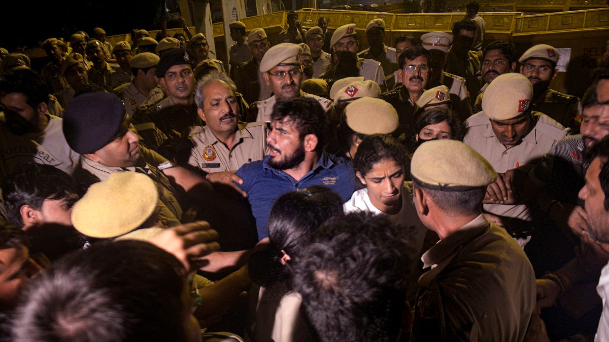 Jantar Mantar Scuffle Delhi Police Denies Use Of Force Against Wrestlers