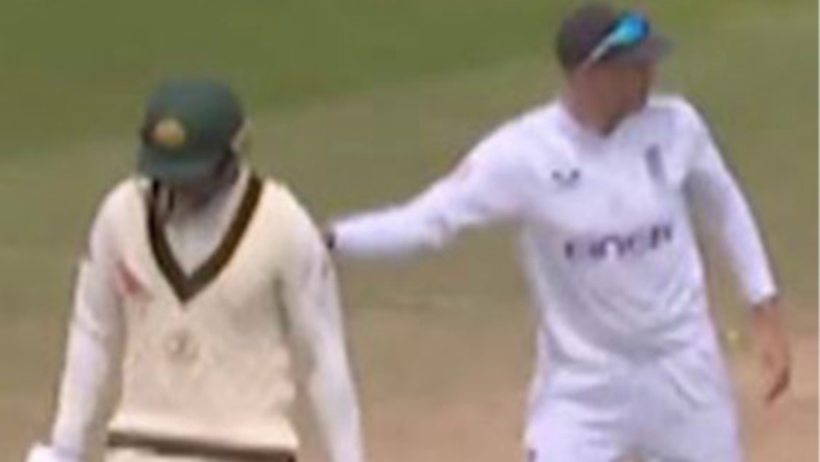 Joe Root Hailed For Gesture Towards Usman Khawaja After Teammate Ollie joe-root-hailed-for-gesture-towards-usman-khawaja-after-teammate-ollie
