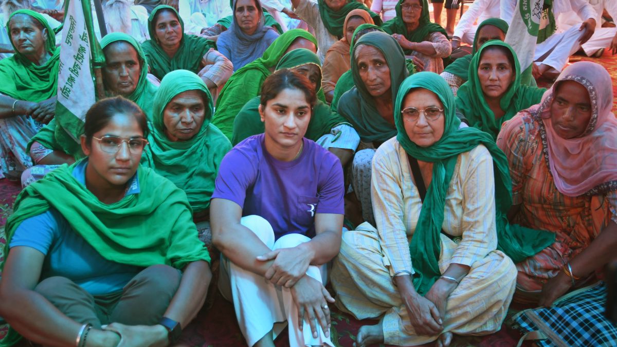 Wrestlers Protest Brij Bhushan Sharan Singh Vinesh Phogat Protect