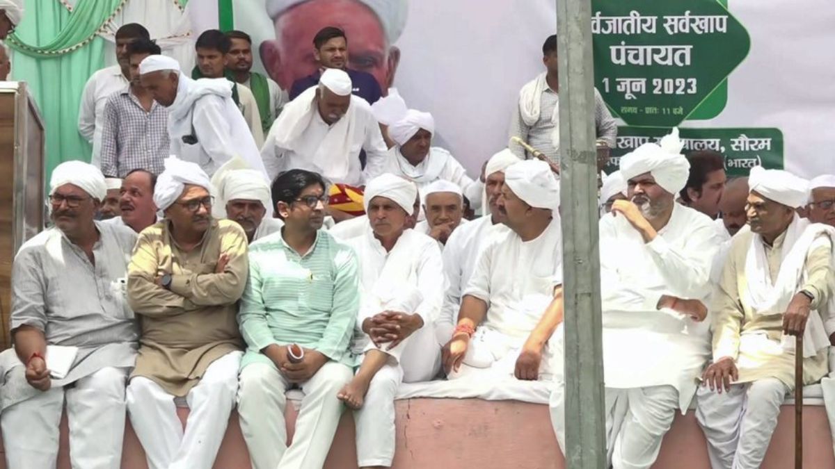 Wrestlers Protest Farmer Leader Suggests Grapplers To Auction Medals At Khap Mahapanchayat