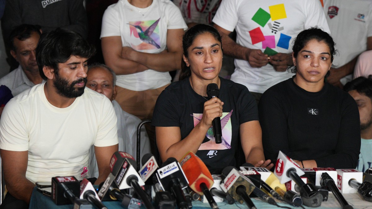 Wfi Election Bajrang Punia Vinesh Phogat Lobby Against Sanjay Singh