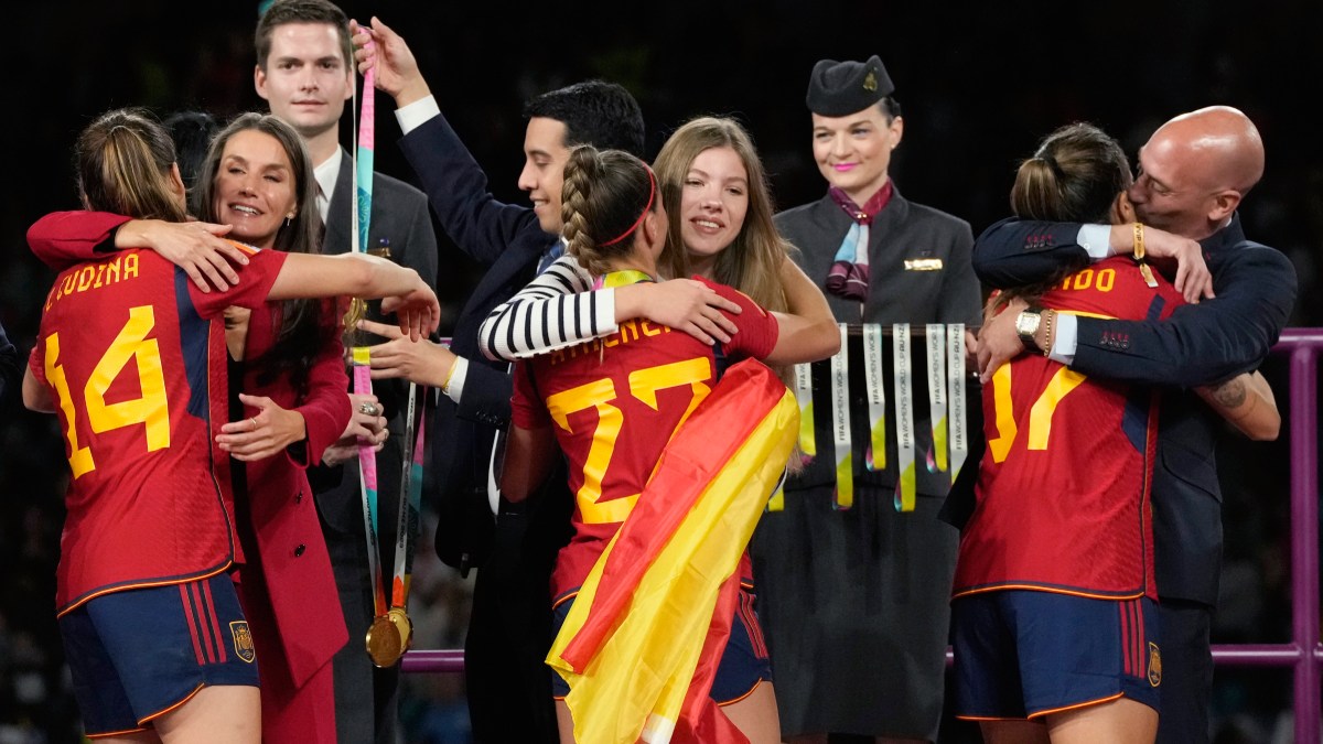 Angry Reaction After Spanish Soccer Leader Kissed Womens World Cup Star On The Mouth