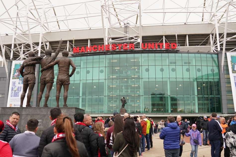 Manchester United Share Price Crashes By 500m After Report Glazers May Not Sell