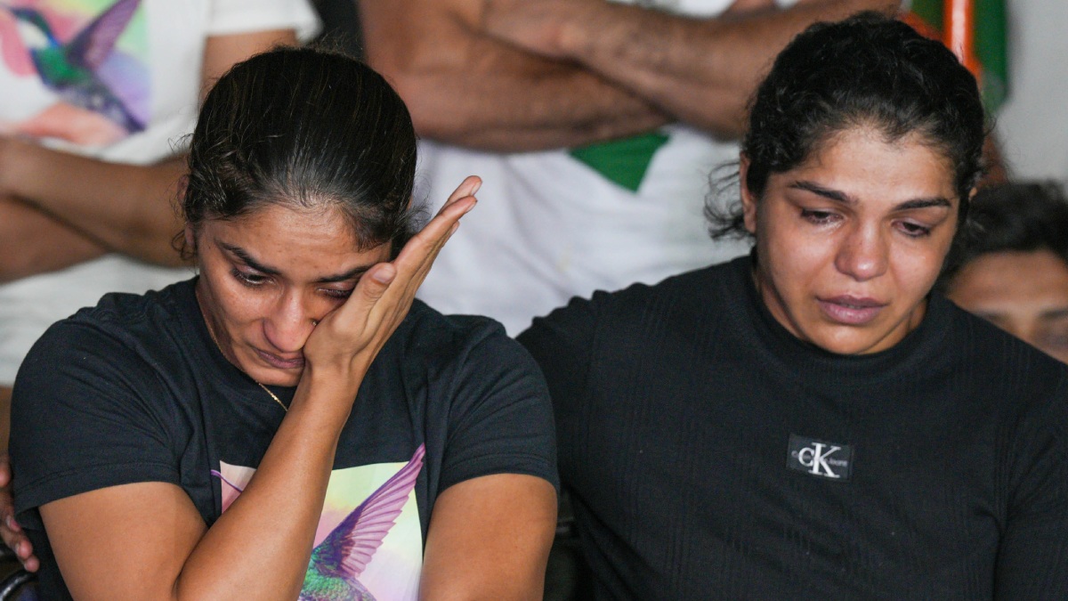 Wfi Crisis Vinesh Phogat Returns Khel Ratna Arjuna Awards