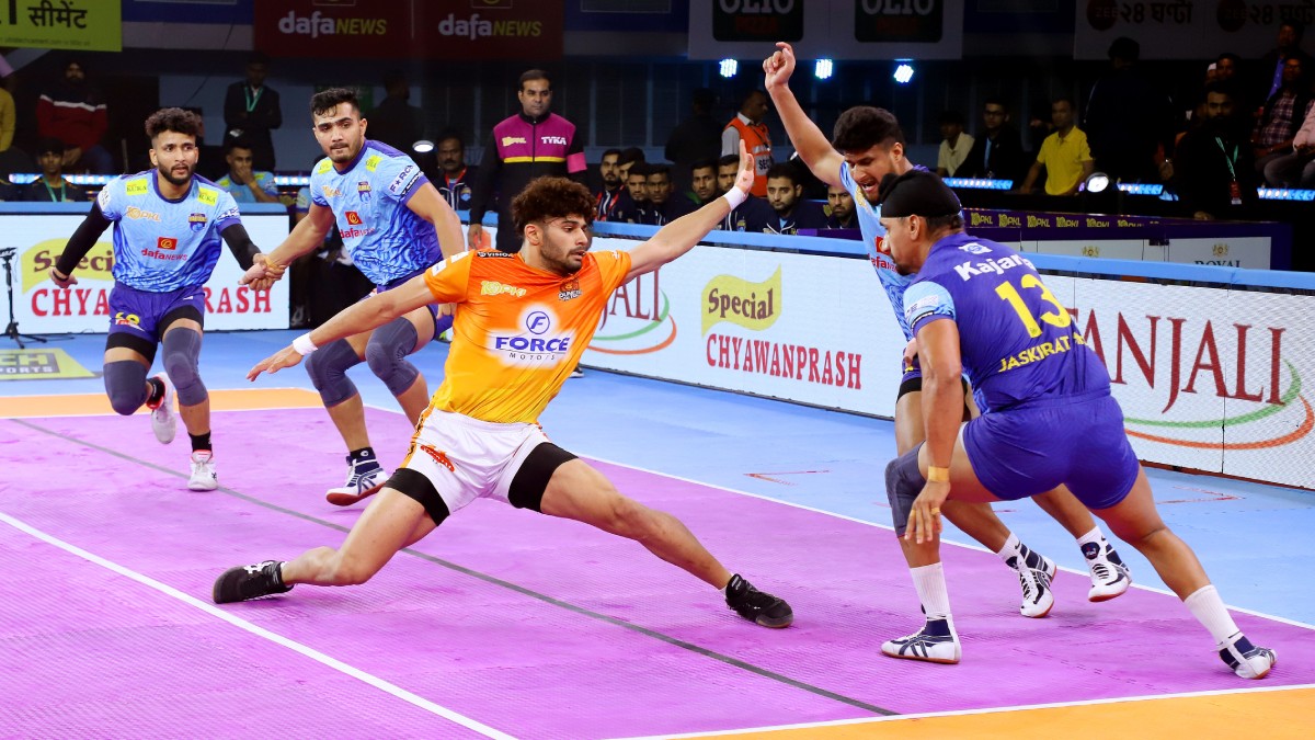 Pkl Season 10 Puneri Paltan Move To Top Of Table End Bengal Warriors Playoff Hopes