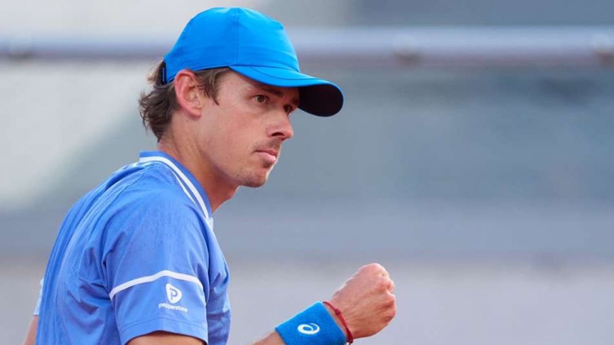 Alex De Minaur Reaches First French Open Quarter Final With Daniil Medvedev Upset