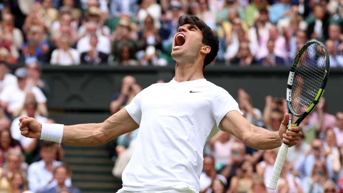 Wimbledon Carlos Alcaraz Rallies Past Daniil Medvedev To Seal Final Return