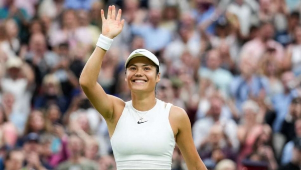 Wimbledon Emma Raducanu Revels In Centre Court Fun As Fan Favourite Downs Sakkari