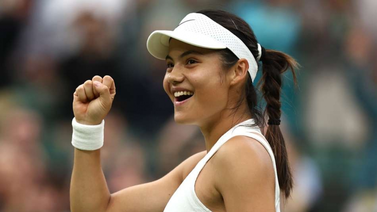 Wimbledon Emma Raducanu Soars Into Third Round With Dominant Win