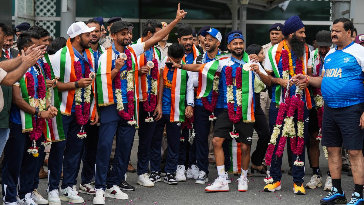 Smiles And Garlands As Indian Hockey Team Returns To Warm Reception Skipper Says Overwhelmed