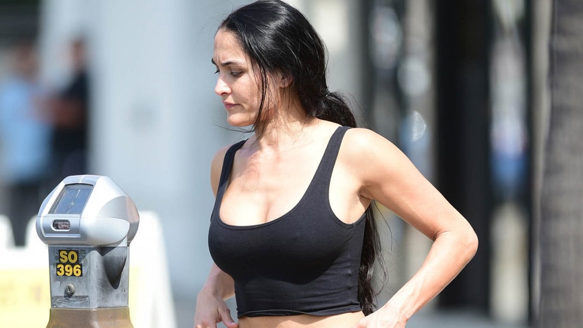Wwe Hall Of Famer Nikki Bella Files For Divorce Amid Husband S Domestic Battery Arrest