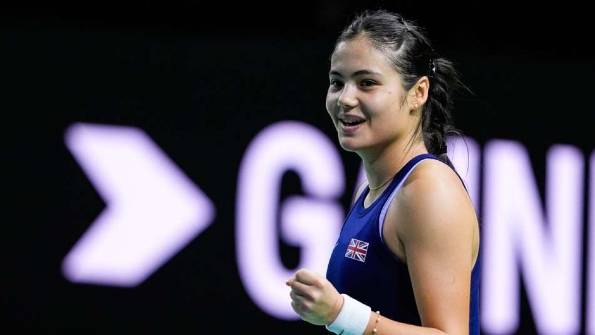 Emma Raducanu Helps Great Britain Reach Billie Jean King Cup Semi Finals