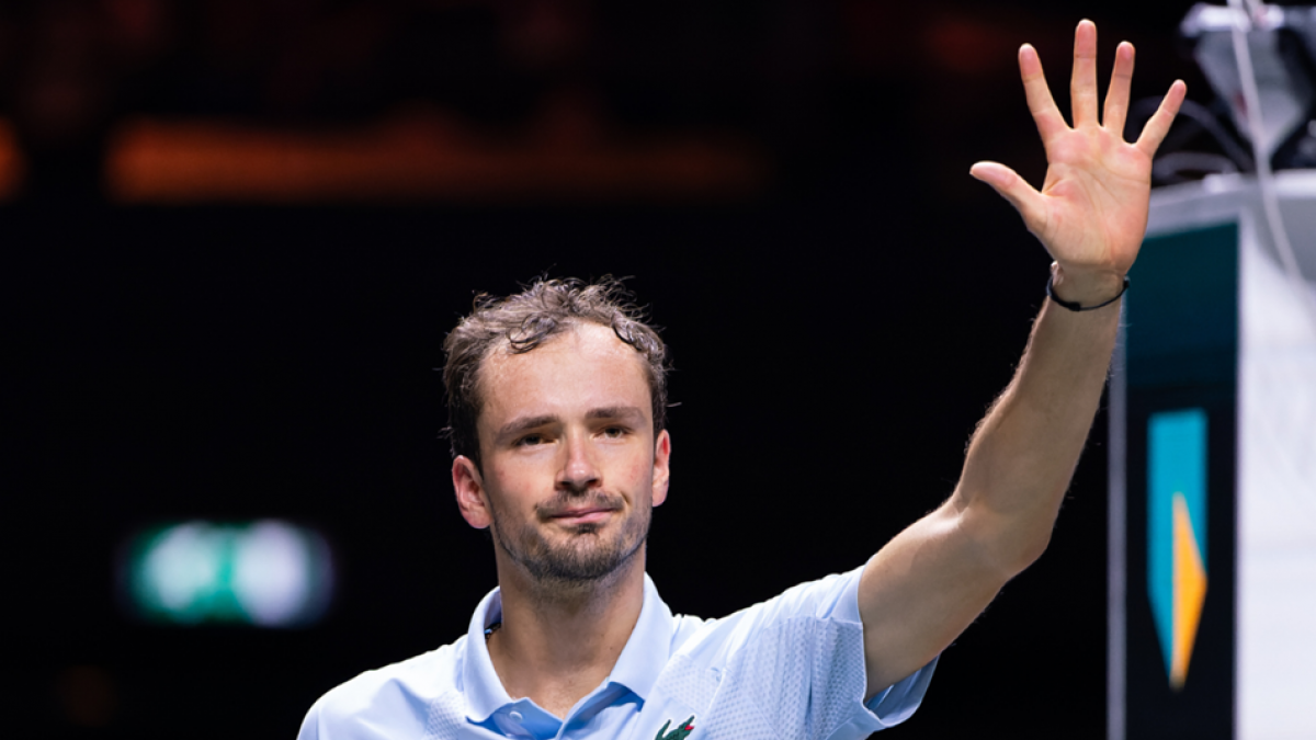 Daniil Medvedev Produces Ruthless Comeback To Edge Stan Wawrinka In Rotterdam