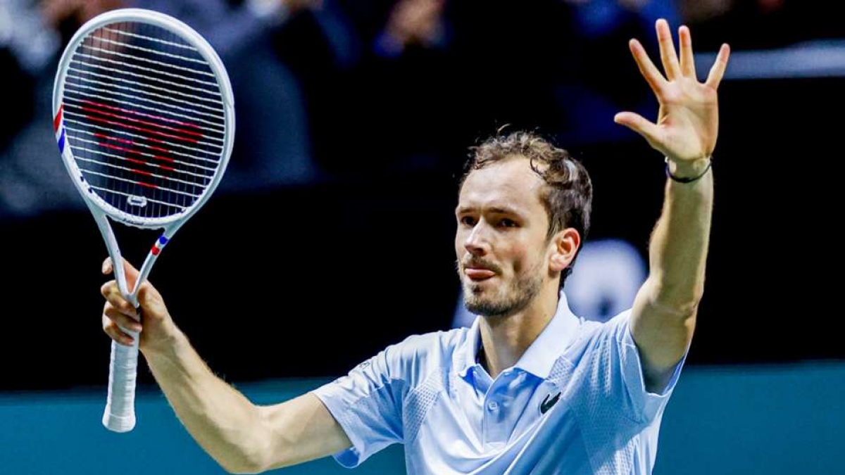 Daniil Medvedev Makes Light Work Of Pierre Hugues Herbert In Marseille