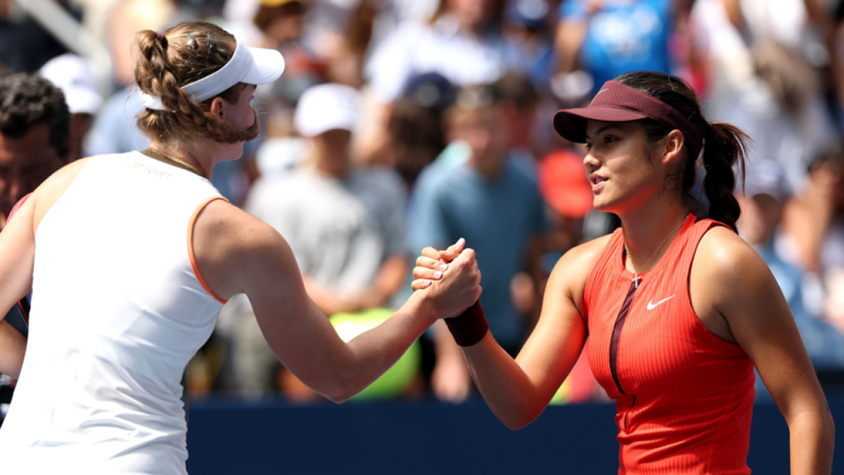 Us Open Elena Rybakina Dominates Emma Raducanu To Reach Last 16