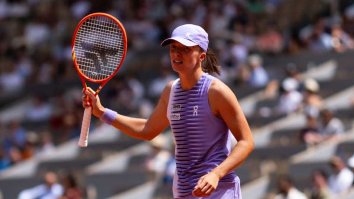 French Open Swiatek Downs Compatriot Linette