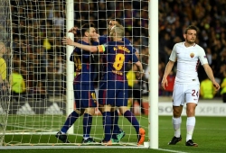 Suarez off the mark after own goals tee up Barcelona win