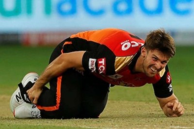 Ipl 2020 Rcb Vs Srh Sunrisers Suffer Injury Scare As Mitchell Marsh Hurts His Ankle While Bowling Mykhel