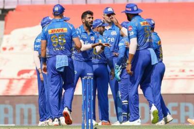 IPL 2022: What is going wrong with Mumbai Indians? Should Rohit Sharma move  away from captaincy? - myKhel