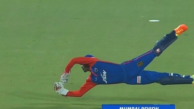 IPL 2023: Abhishek Porel stunning catch of Rohit Sharma earns praises on Twitter - myKhel