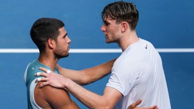 Alcaraz into AO quarters after Draper withdrawal