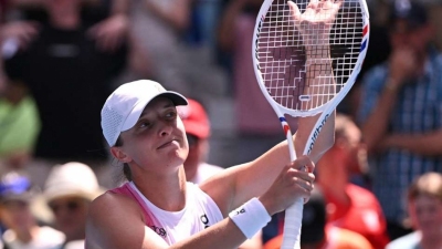 Aus Open 2025: Swiatek through in Melbourne