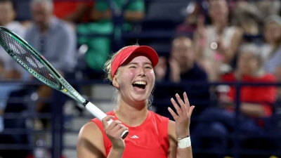 Tauson edges Muchova to reach Dubai final