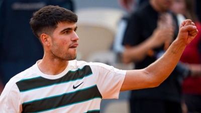 Alcaraz wins 100th match on clay