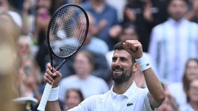 Djokovic earns 100th SW19 win