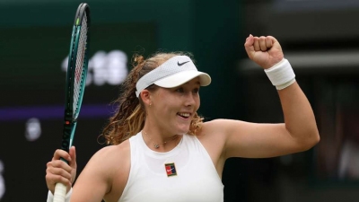 Andreeva cruises past Baptiste