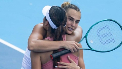 Sabalenka scrapes past Raducanu