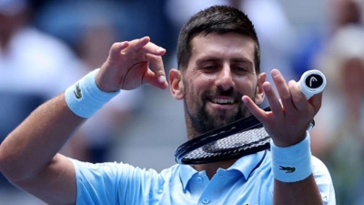 US Open: Djokovic into third round