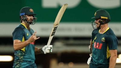 David helps Australia beat Proteas