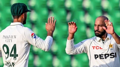 Pakistan in control against Proteas