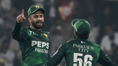 Nawaz outfoxes Australia batters