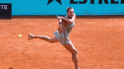 Sabalenka defeats Stearns in Madrid